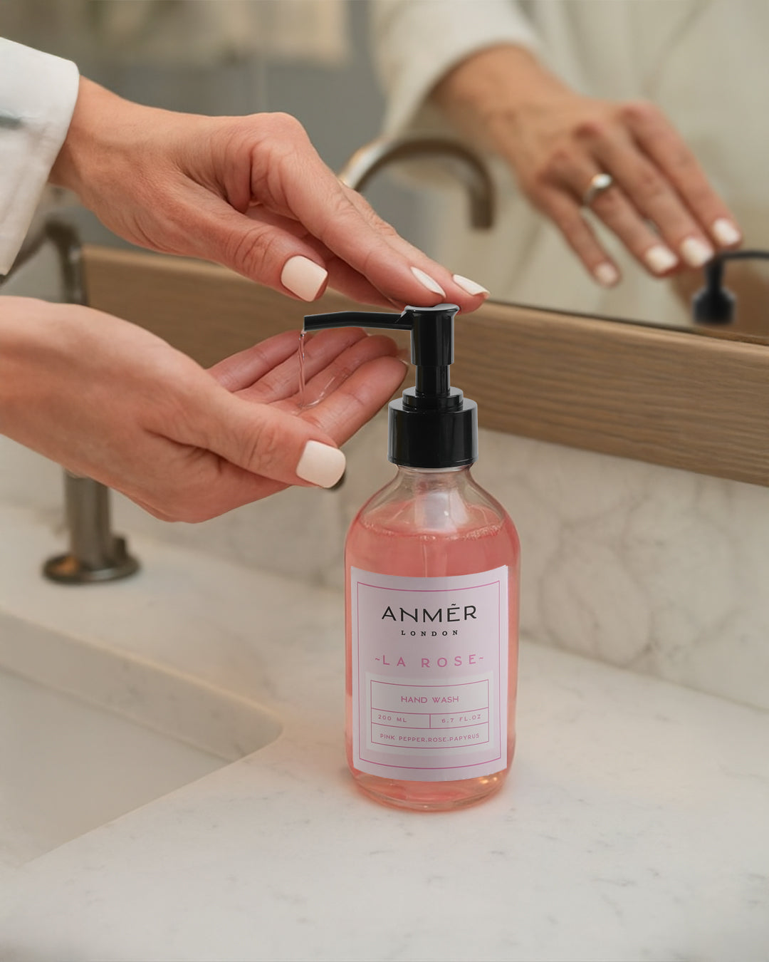 La Rose Nourishing Hand Wash With Macadamia Nut Seed Oil 200ML